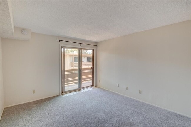 Building Photo - Fantastic 1 Bedroom Condo in Point Loma!!