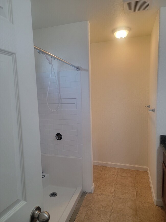 Building Photo - 6825 Meadowlark Ave