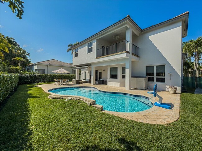 Building Photo - 2556 Jardin Manor