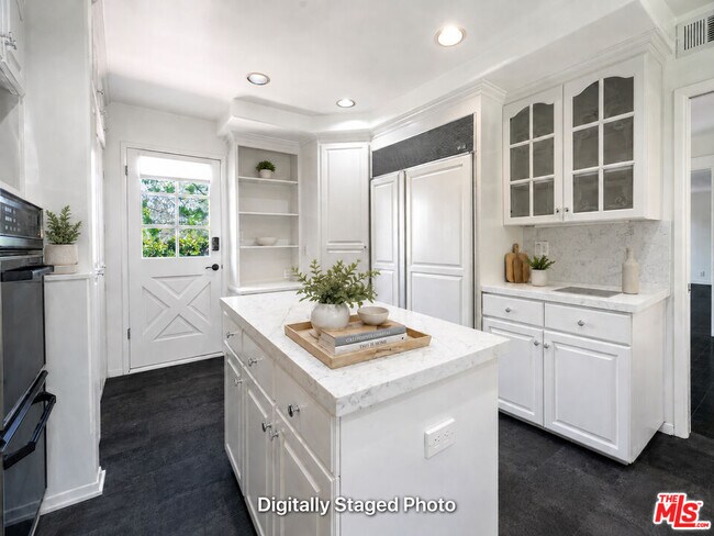 Building Photo - 4645 Petit Ave