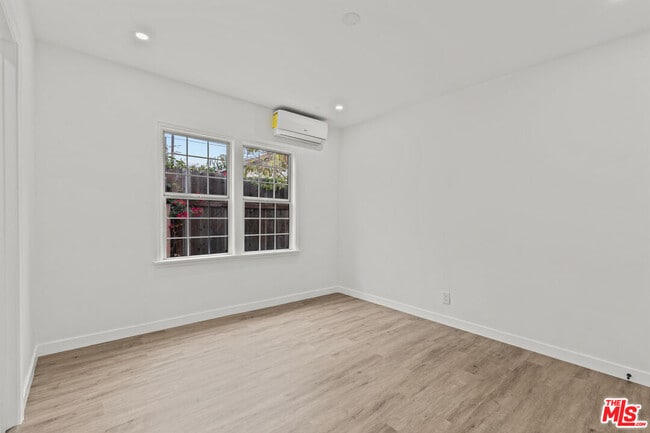 Building Photo - 542 N Genesee Ave