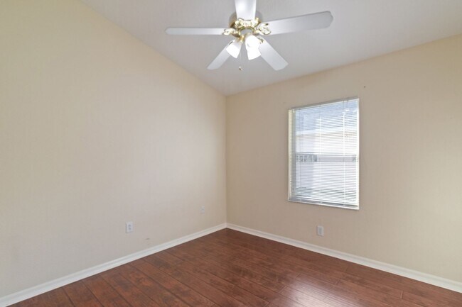 Building Photo - 4 bed, 2 Bath New Tampa Home for Lease!