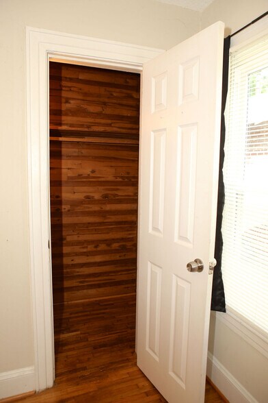 Building Photo - 2214 Walker Ave