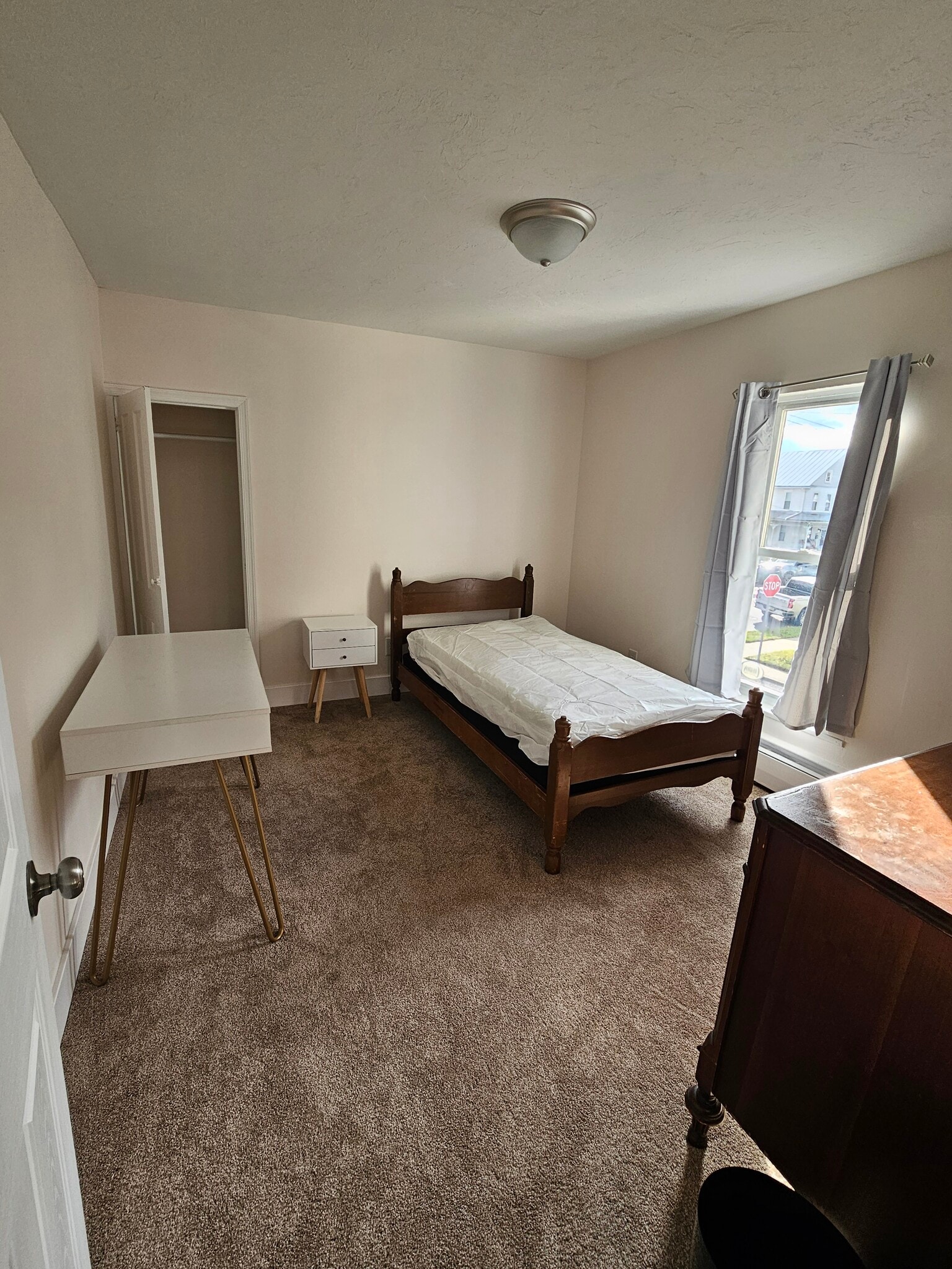 Fully furnished. - 149 W Sheridan Ave
