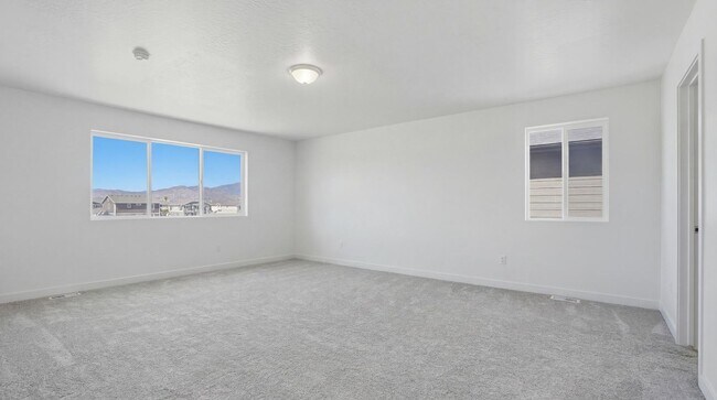 Building Photo - 154 E Parade Ave