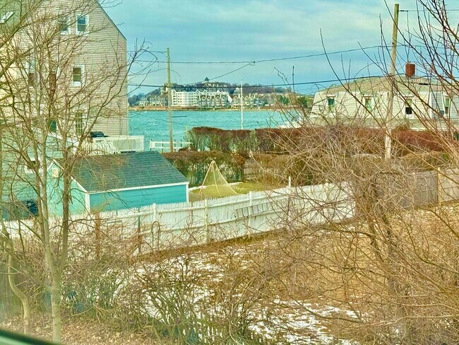 Building Photo - 7 J St