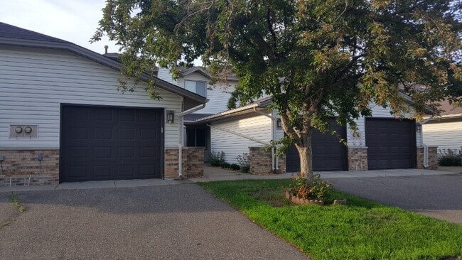 Building Photo - 1340 68th Ln N