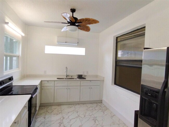 Building Photo - 871 Blairmont Ln