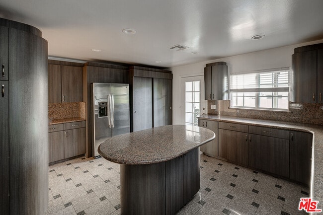 Building Photo - 4356 Kingswell Ave