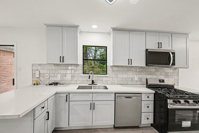 Building Photo - 7607 Grape St