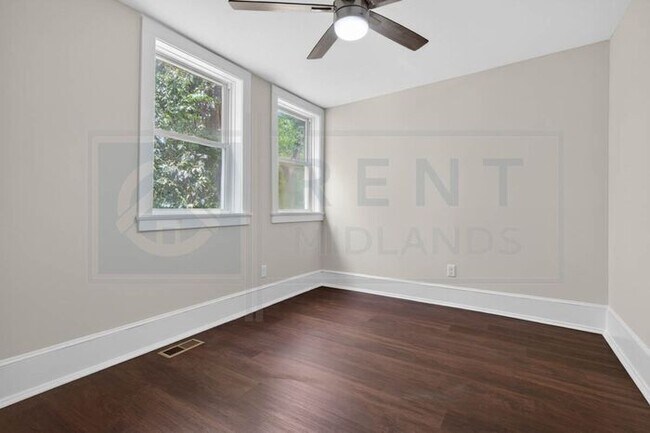 Building Photo - Entire Flat Available in Earlewood