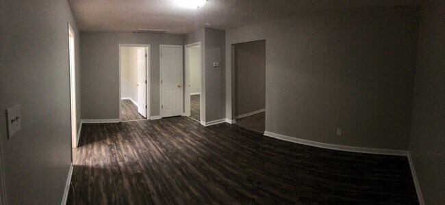 Building Photo - 505 N Bradford Ave