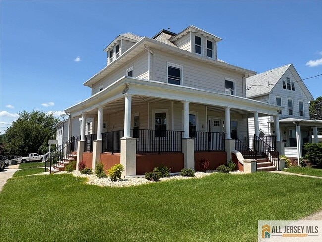 Primary Photo - 153 Main St