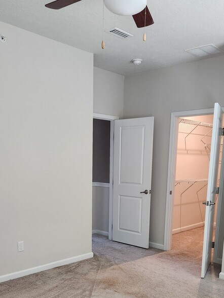Owners Suite with Walk in Closet - 3003 Olivetre Dr