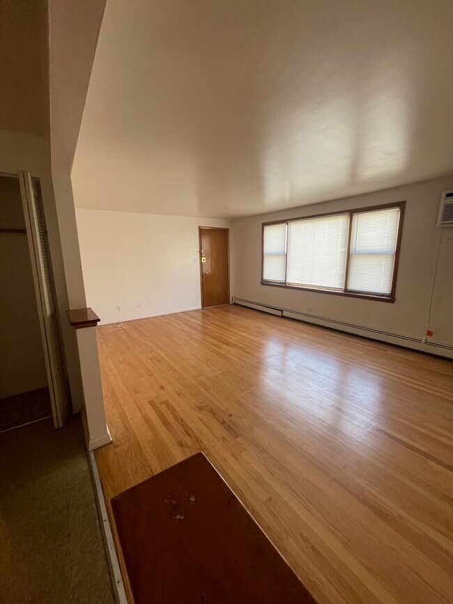 Large living room - 12906 Page Ct