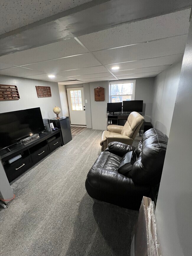 Building Photo - 6712 Grove Rd