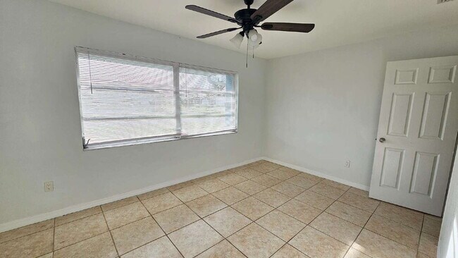 Building Photo - 3 Bedroom Pool Home in North Port - Rent I...
