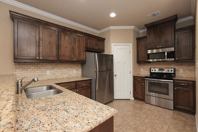 Building Photo - 3110 Claremont Dr