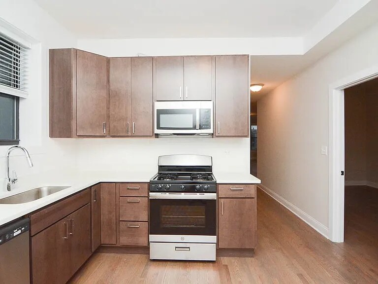 Building Photo - 3409 W Fullerton Ave