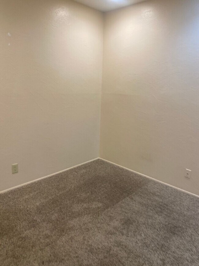 Building Photo - Beautiful 3bd home in NE Heights