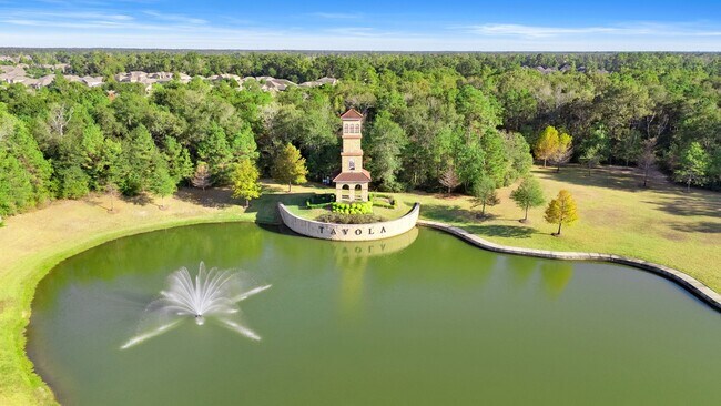 Building Photo - 18718 Clearwater Brk Dr