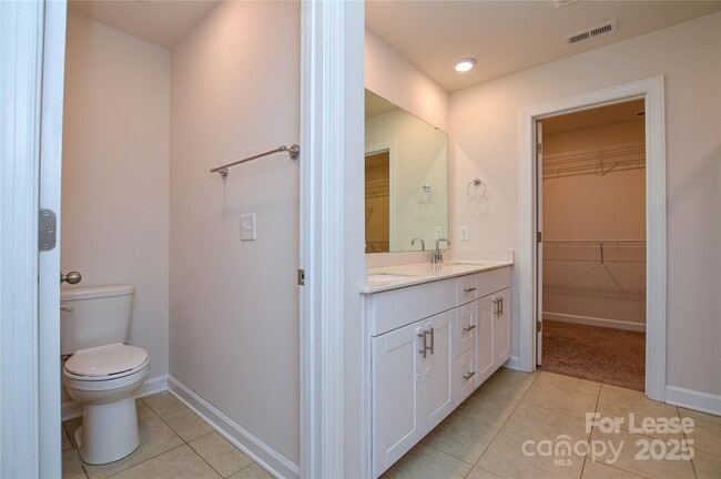 Building Photo - 3215 Lisburn St