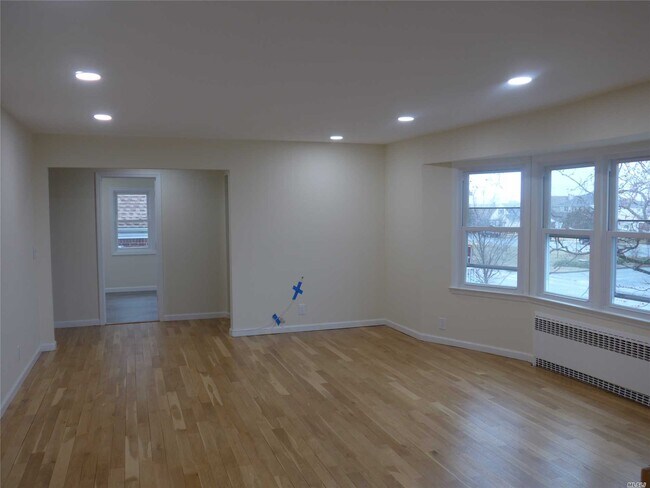 Building Photo - 530 W Park Ave