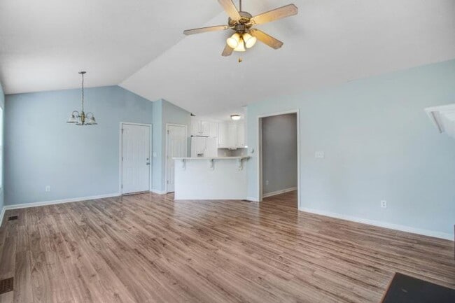 Building Photo - WONDERFUL 3 BR, 2 BA w/ attached garage *D...