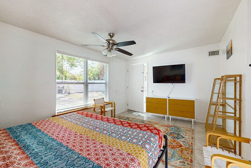 Building Photo - 4810 Winchester Dr