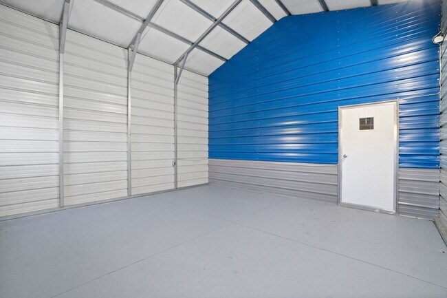 Building Photo - Pet Friendly Three Bedroom on Five Acres!