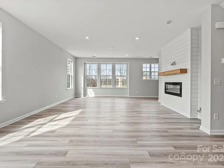 Building Photo - 7105 Brookview Ln