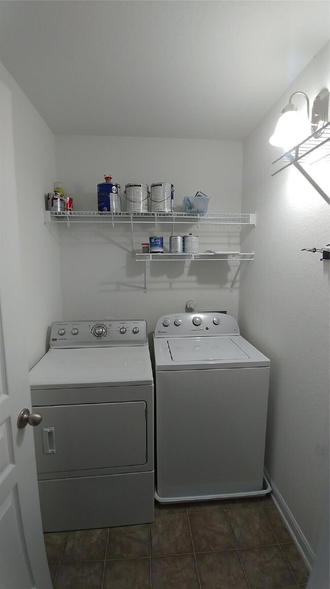 Building Photo - 112 Rush Haven