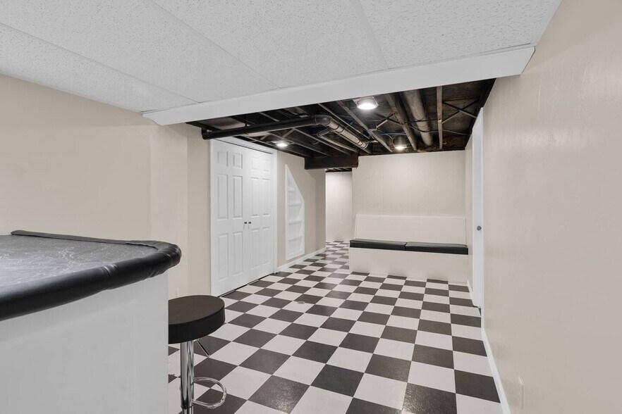 Building Photo - 2598 Parkwood Dr