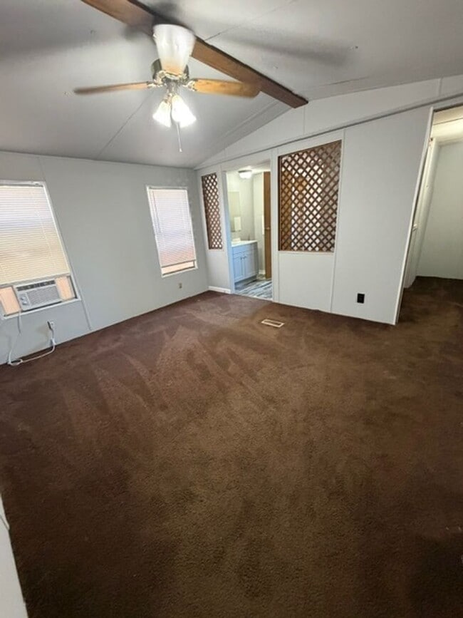 Building Photo - 2 Bed, 2 Bath Rental in Centerville!