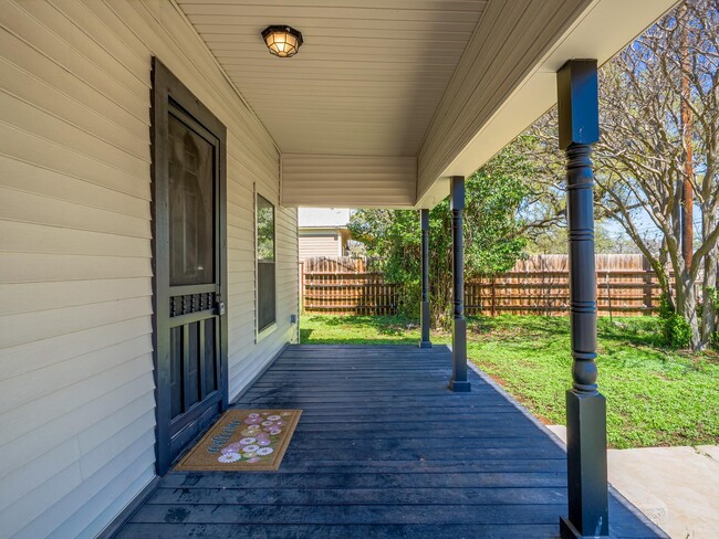 Building Photo - 103 N Ave Q