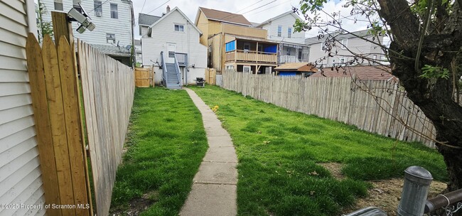 Building Photo - 510 N Bromley Ave