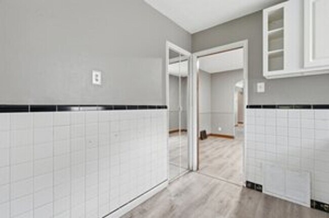 Building Photo - 3 Bed / 1 Bath | Ferguson, MO | $1,220/mo