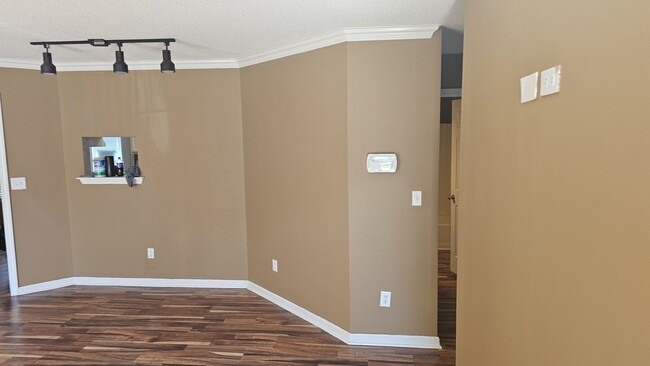 Building Photo - RENT ME!!!  MOVE IN SPECIAL OFFERED! PRICE...