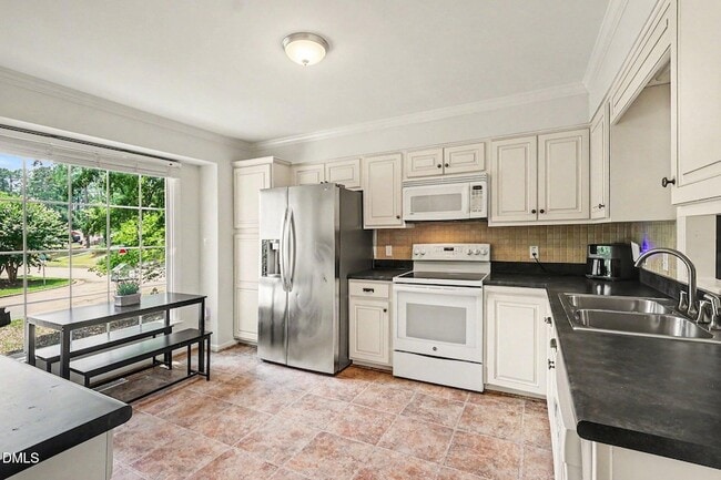 Building Photo - 302 Hutchins Dr