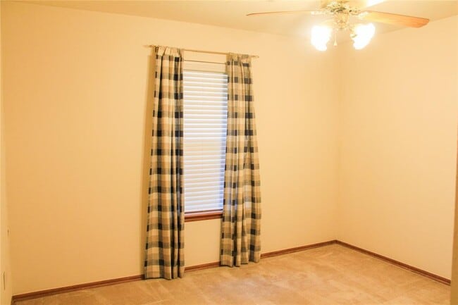 Building Photo - 517 Goshawk Dr