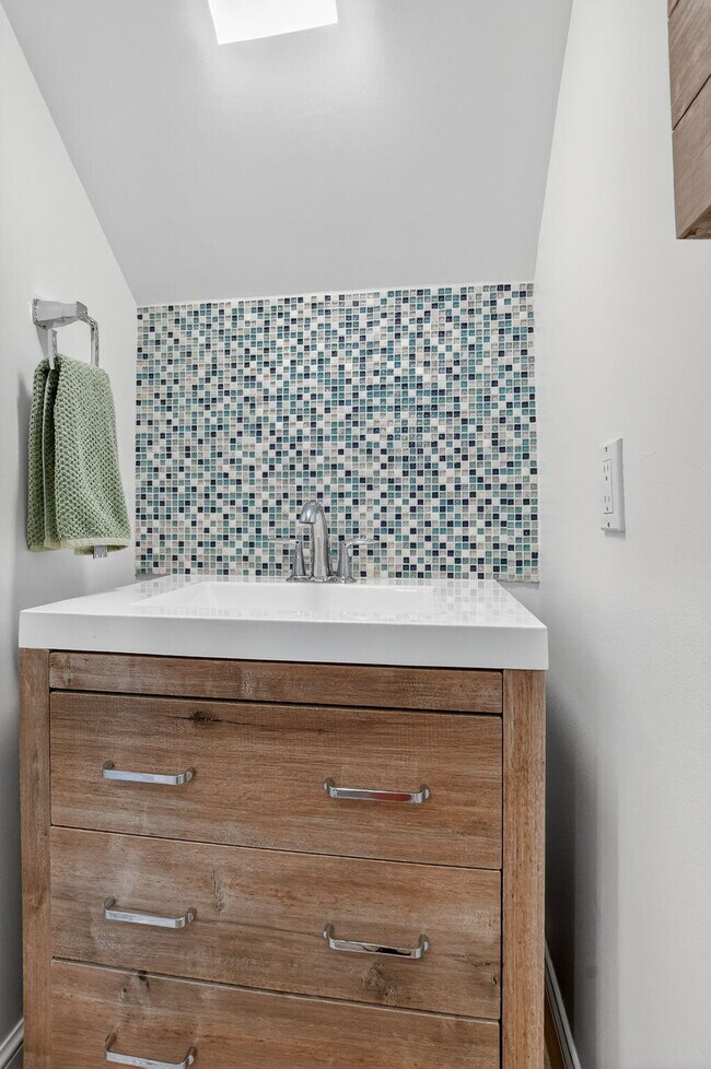 Building Photo - 1194 Hillsboro Mile