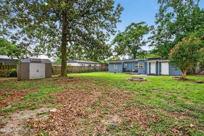 Building Photo - 6190 Mercer Cir E