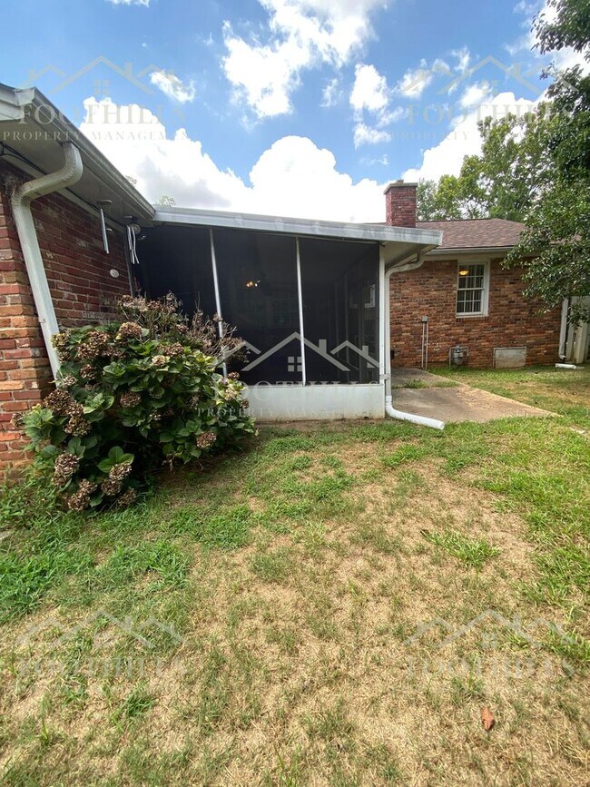 Building Photo - 209 Brentwood Cir