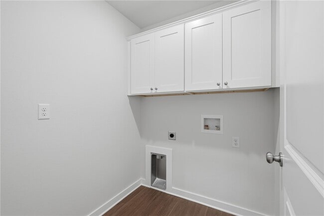 Building Photo - 1313 Valley Dr