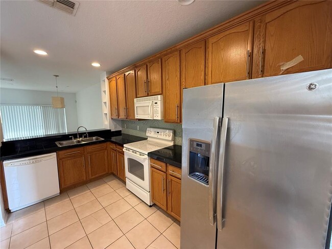 Building Photo - 3549 Wilshire Way Rd