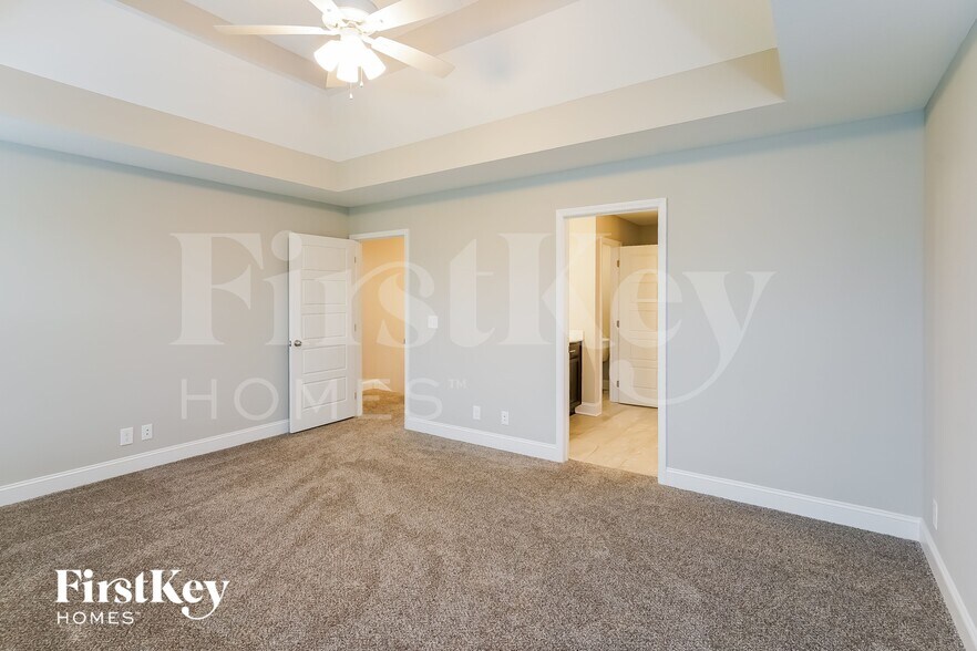 Building Photo - 631 Alvin Rd