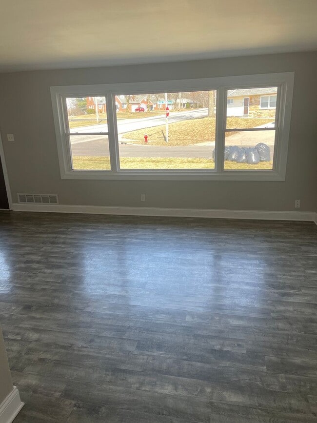Building Photo - 4 bedroom 1 bath house