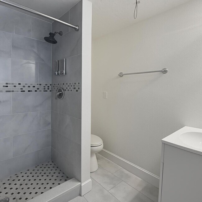 Building Photo - 5525 Quist Dr