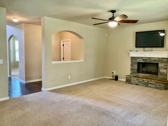 Building Photo - Spacious Grovetown Home