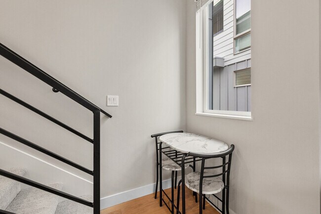 Building Photo - 305 18th Ave